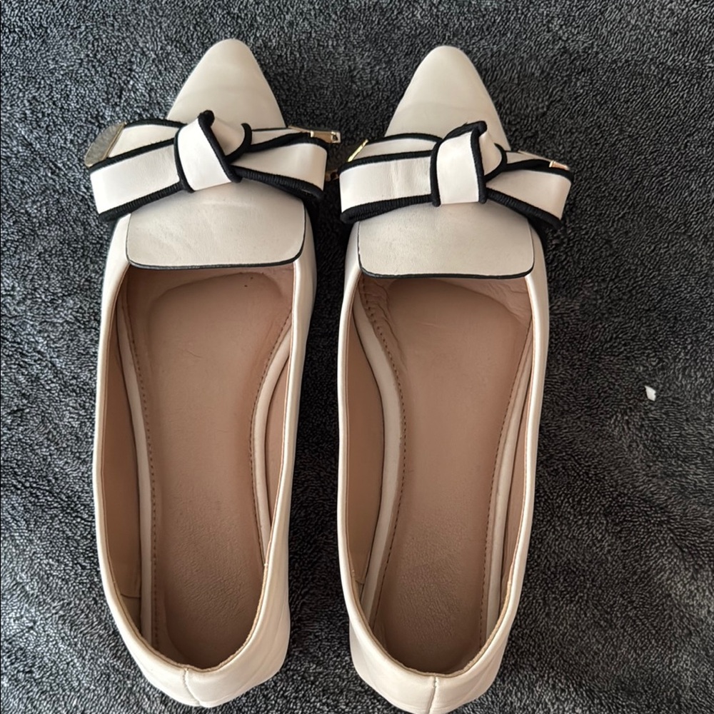 Elegant Cream Bow Flats